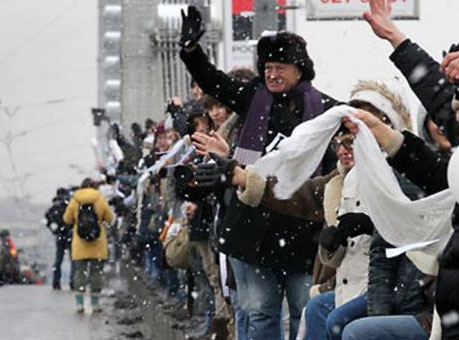 آلاف المعارضين يتجمعون بموسكو 