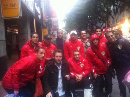 بعثة المنتخب الوطني تتسوق في شارع بكين ( صور )