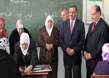 وزير التربية يتفقد عددا من مدارس المفرق وزير التربية يتفقد عددا من مدارس المفرق