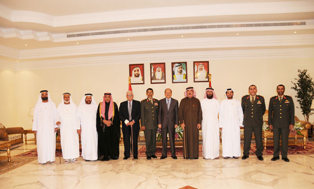 الشيخ محمد بن زايد يكرم كبار الضباط الاردنيين الذين تولوا قيادة كلية زايد الثاني العسكرية ( صور )