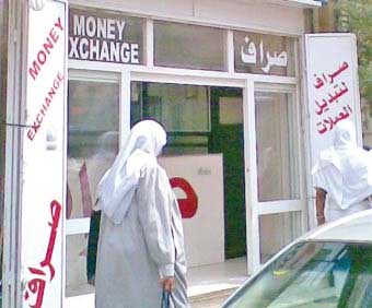سوق الصرافة يتعافى بدفع "الحوالات الخارجية" سوق الصرافة يتعافى بدفع "الحوالات الخارجية"