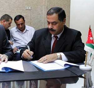مدير الشؤون الفلسطينية يبحث مع السفير البريطاني وضع الاونروا مدير الشؤون الفلسطينية يبحث مع السفير البريطاني وضع الاونروا