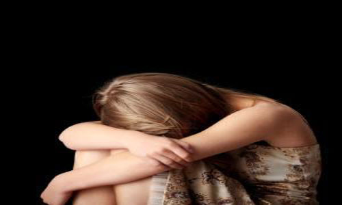 عشر سنوات سجن لستينى جزائرى عاشر ابنته لمدة 20 سنة