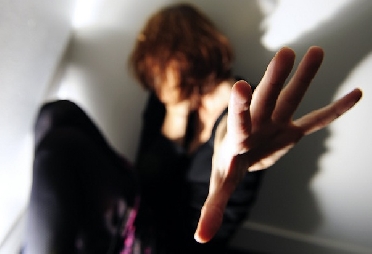 «ذئب» اقتسم صديقته مع صديقه ... اغتصاباً! «ذئب» اقتسم صديقته مع صديقه ... اغتصاباً!
