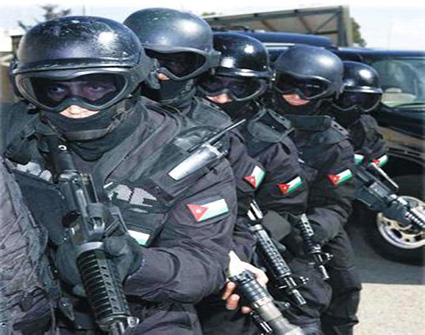 25 كرتونة  دخان تتسبب في اشعال اطارات على حدود الرمثا مع سوريا والدرك يتدخل