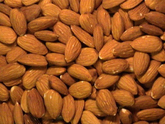 30 من حبة من اللوز يومياً يقضى على الجوع ولا يصيب بالسمنة 30 من حبة من اللوز يومياً يقضى على الجوع ولا يصيب بالسمنة