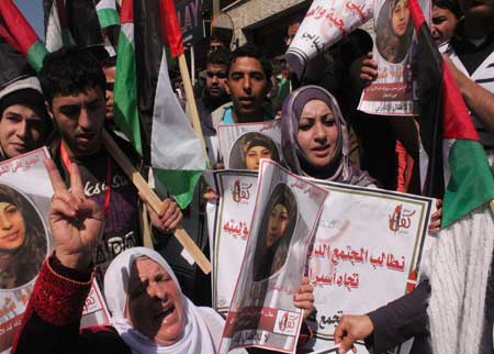  مسيرة جماهيرية ونسوية من الجندي المجهول إلى الصليب الاحمر بغزة