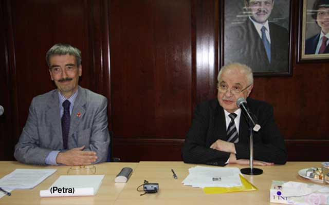 السفير البريطاني يحاضر في ملتقى طلال أبوغزاله للأعمال السفير البريطاني يحاضر في ملتقى طلال أبوغزاله للأعمال