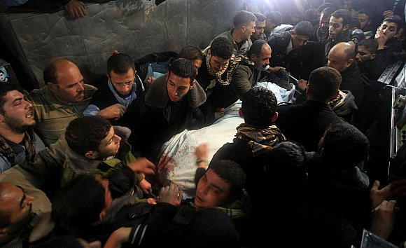 استشهاد ثلاثة فلسطينيين في غارات جوية اسرائيلية