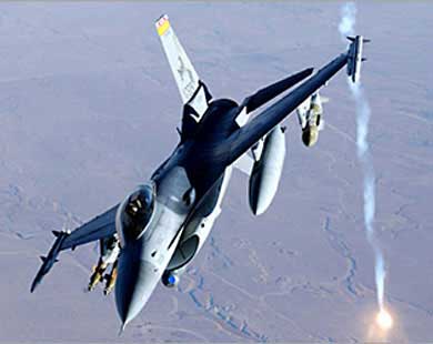 طائرات الاحتلال تقصف موقعين في غزة وخانيونس 