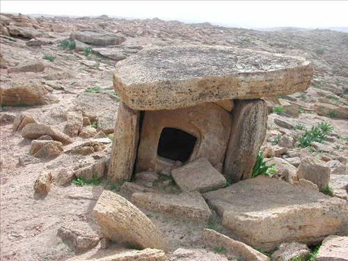 دائرة الآثار العامة توقع اتفاقية تعاون مع الحكومة الايطالية واليونسكو
