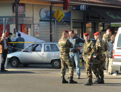مسلح يقتل ثلاثة جنود بفرنسا 