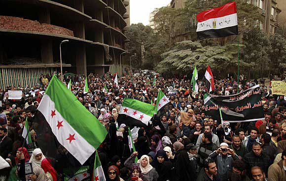 سوريا تتظاهر في جمعة "التدخل العسكري الفوري"