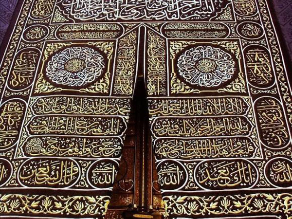 300 ألف ريال ثمن ستارة مزيفة لباب الكعبة 300 ألف ريال ثمن ستارة مزيفة لباب الكعبة