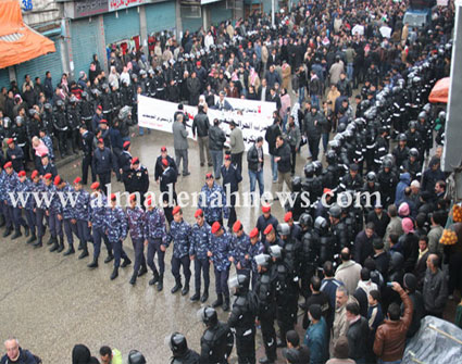 مسيرات ووقفات احتجاجية تطالب بالاصلاح وتنتقد تشويه صورة الحراك ( صور وفيديو ) مسيرات ووقفات احتجاجية تطالب بالاصلاح وتنتقد تشويه صورة الحراك ( صور وفيديو )