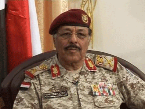 محسن الأحمر يقبل بالتنحي أو النقل 