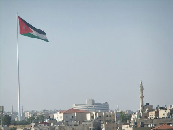 بحث زيادة المنح الفرنسية للطلبة الاردنيين