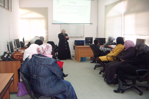 دورة تدريبية بعنوان(مشاريع مدرسية من مخلفات منزلية) في معان