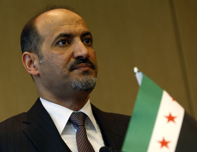 الجربا يصل القاهرة للقاء مسؤولين بالجامعة العربية ومصر