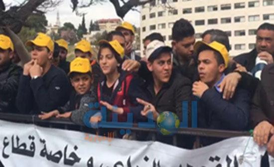 بالصور..الآن أمام النواب : يا مزارع يا غلبان اكلوا رزقك الحيتان بالصور..الآن أمام النواب : يا مزارع يا غلبان اكلوا رزقك الحيتان