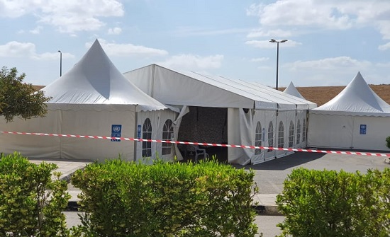 إنشاء خيمة لتشخيص وفرز الحالات المرضية بمستشفى الزرقاء