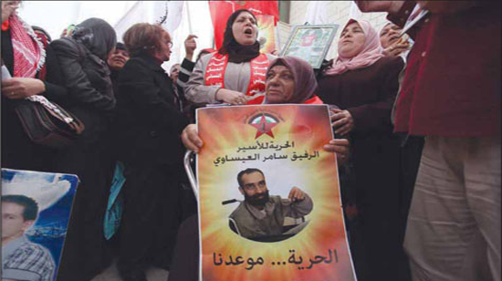 العيساوي يضرب عن الماء والمدعمات