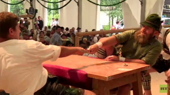 مصارعة الإصبع الوسطى !!