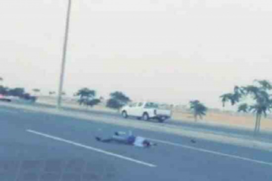 شاهد: وافد حاول الهرب من دوريات الأمن فتعرض للدهس