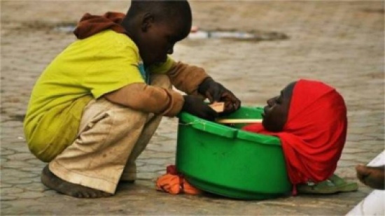 الفتاة التي عاشت 19 عاما في وعاء بلاستيكي.. تتوفى!