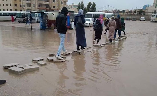 بالصور..بسبب الامطار : مجمع عمان اربد يتحول الى بركة ماء بالصور..بسبب الامطار : مجمع عمان اربد يتحول الى بركة ماء
