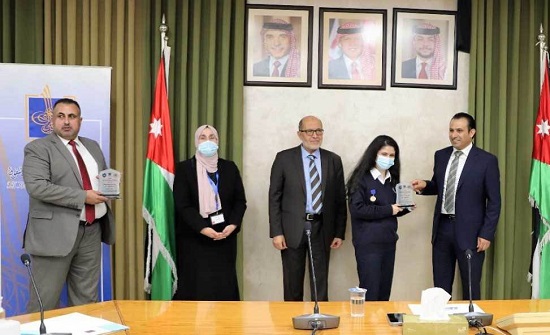 التربية تكرم الطلبة المشاركين في المعرض الدولي للعلوم والهندسة
