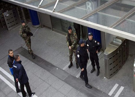 باريس: فرنسي من أصول عربية مشتبه به بحادث المدرسة اليهودية