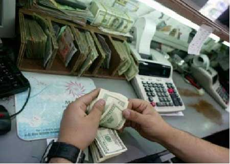 حوالات خارجية تنعش سوق الصرافة المحلية حوالات خارجية تنعش سوق الصرافة المحلية
