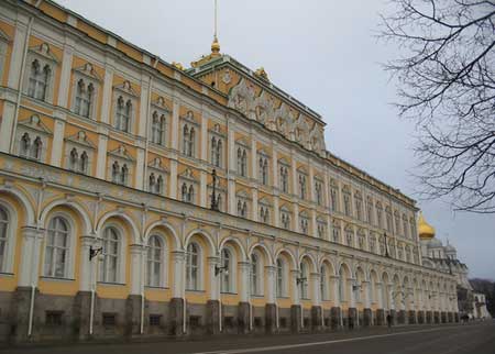 الكرملين يؤكد أن وضع الأسد صعب ولا يعرف مدى قدرته على البقاء