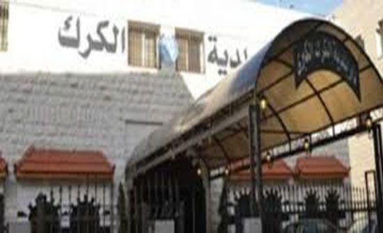 وزير الشؤون البلدية يعيد 8 عمال وطن لعملهم ببلدية الكرك وزير الشؤون البلدية يعيد 8 عمال وطن لعملهم ببلدية الكرك