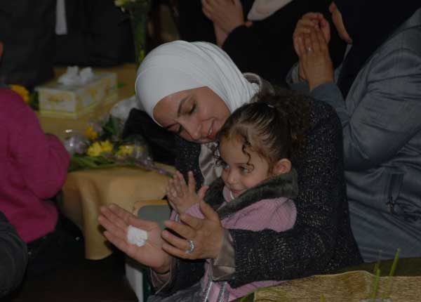 بركات تكرم الأسر الحاضنة للأطفال بمناسبة عيد الأم