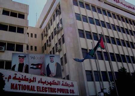 مدير عام الكهرباء يلتقي المضربين في شركة توزيع كهرباء الطفيلة 