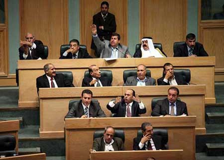 لجنة نيابية تبحث ملف سحب الأرقام الوطنية