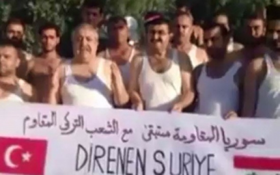جزار بانياس وشبيحته يؤيدون احتجاجات تركيا بـ"الملابس الداخلية" ( فيديو ) جزار بانياس وشبيحته يؤيدون احتجاجات تركيا بـ"الملابس الداخلية" ( فيديو )