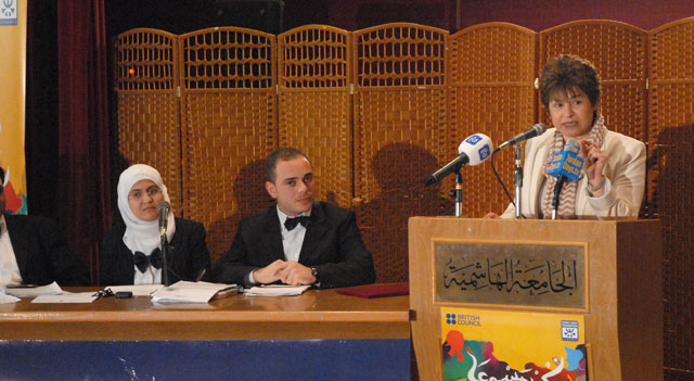 المعايطة ترعى مناظرة حول العمل الحزبي في الجامعات الأردنية ( صور )