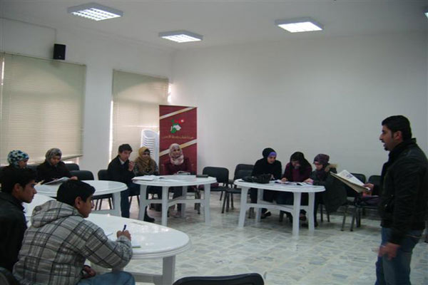 دورة لغة انجليزية لشباب كلنا الاردن في البلقاء