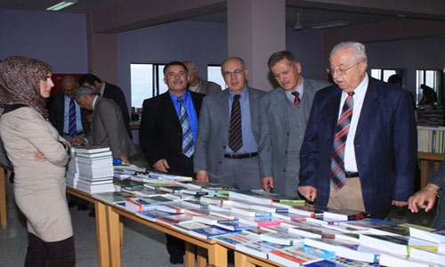 مكتبة جامعة فيلادلفيا تقيم معرض الكتاب الأول (صور) مكتبة جامعة فيلادلفيا تقيم معرض الكتاب الأول (صور)