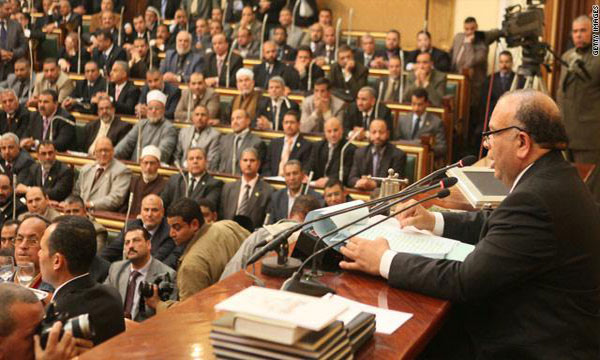 مصر: تداعيات تأسيسية الدستور تتصاعد.. واتهامات بالطائفية