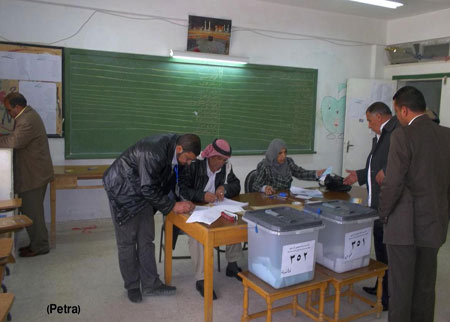 المفرق: 8200 معلم ومعلمة يشاركون في انتخابات نقابة المعلمين(مصور) 