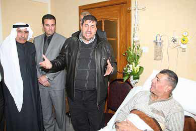 نواب يعودون العميد وشاح  