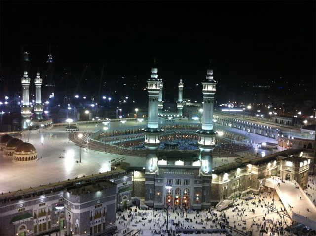 السعودية تفرش المسجد الحرام بأكثر من عشرين ألف سجادة السعودية تفرش المسجد الحرام بأكثر من عشرين ألف سجادة