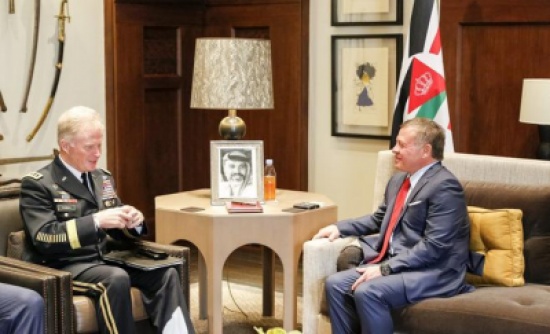 الملك يستقبل قائد قيادة العمليات الخاصة الأميركية