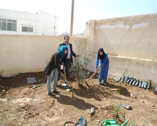 هيئة شباب كلنا الأردن/ الزرقاء تنفذ برنامجا تطوعيا " في مدارس الرصيفه