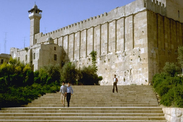 الاحتلال يمنع رفع الاذان في الحرم الإبراهيمي 