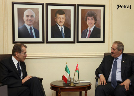 جوده يجري مباحثات مع نظيره الايطالي ويعقدان مؤتمرا صحافيا 